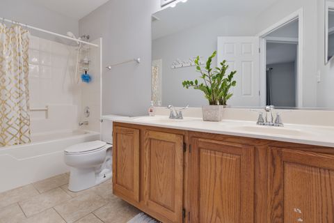 Tiny photo for 611 Woodbridge Drive, Elgin, IL 60124 (MLS # 12507515)