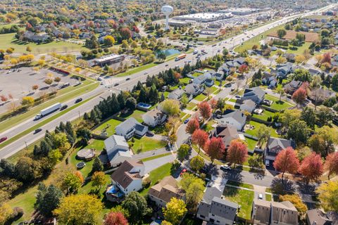 Tiny photo for 611 Woodbridge Drive, Elgin, IL 60124 (MLS # 12507515)