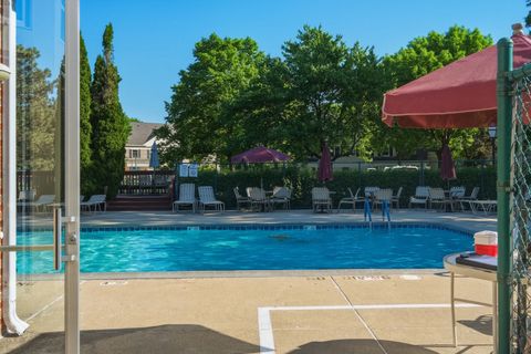 Tiny photo for 1934 N Charter Point Drive, Arlington Heights, IL 60004 (MLS # 12643224)