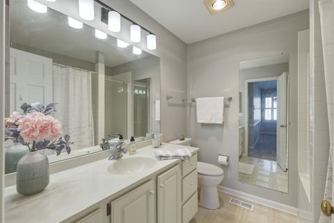 Tiny photo for 1934 N Charter Point Drive, Arlington Heights, IL 60004 (MLS # 12643224)