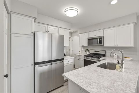 Tiny photo for 1934 N Charter Point Drive, Arlington Heights, IL 60004 (MLS # 12643224)