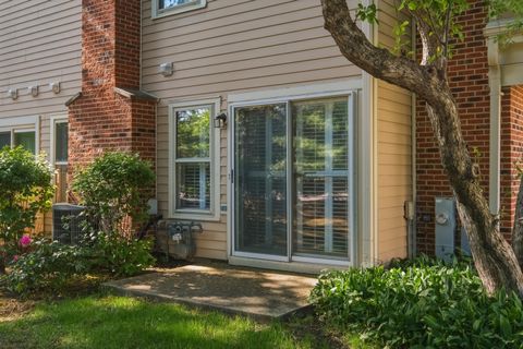 Tiny photo for 1934 N Charter Point Drive, Arlington Heights, IL 60004 (MLS # 12643224)
