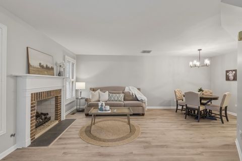 Tiny photo for 1934 N Charter Point Drive, Arlington Heights, IL 60004 (MLS # 12643224)