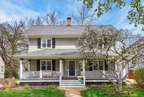 Photo of 607 E Evergreen Street, Wheaton, IL 60187 (MLS # 12627368)