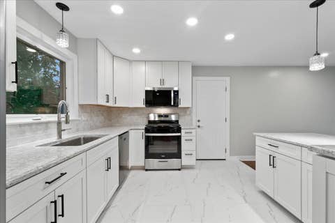 Tiny photo for 7087 N McAlpin Avenue, Chicago, IL 60646 (MLS # 12694082)