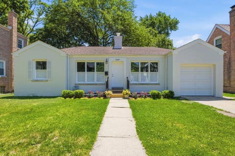 Tiny photo for 7087 N McAlpin Avenue, Chicago, IL 60646 (MLS # 12694082)