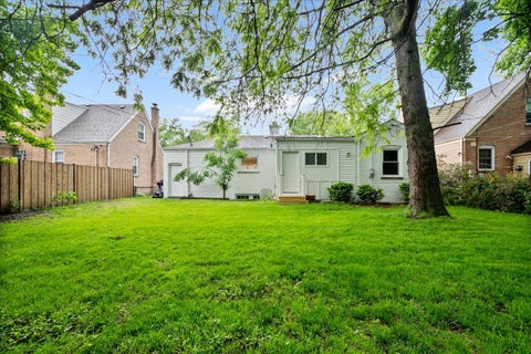 Tiny photo for 7087 N McAlpin Avenue, Chicago, IL 60646 (MLS # 12694082)