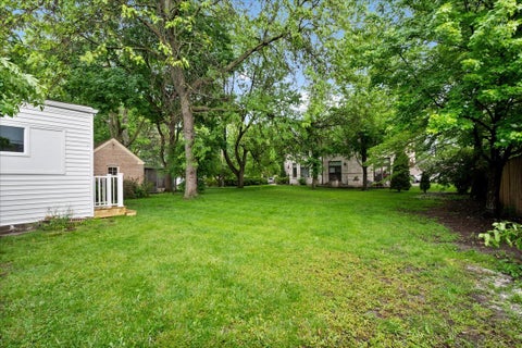 Tiny photo for 7087 N McAlpin Avenue, Chicago, IL 60646 (MLS # 12694082)
