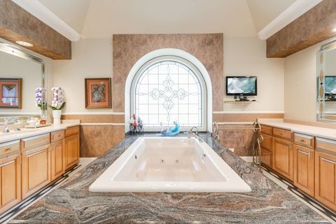 Tiny photo for 55 S Wynstone Drive S, North Barrington, IL 60010 (MLS # 12650375)