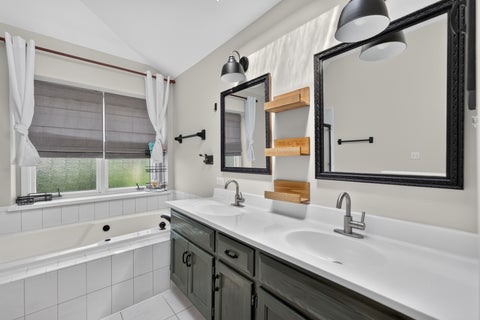 Tiny photo for 305 Windsor Circle, St. Charles, IL 60175 (MLS # 12745865)