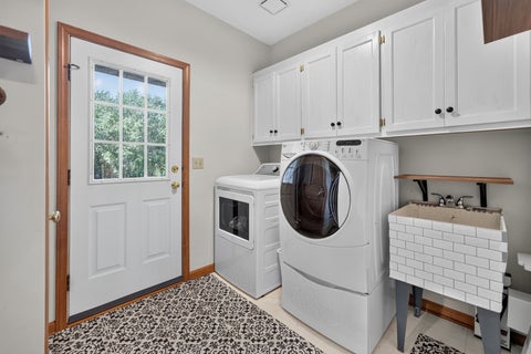 Tiny photo for 305 Windsor Circle, St. Charles, IL 60175 (MLS # 12745865)