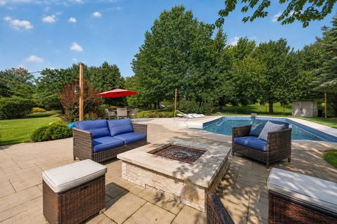 Tiny photo for 305 Windsor Circle, St. Charles, IL 60175 (MLS # 12745865)
