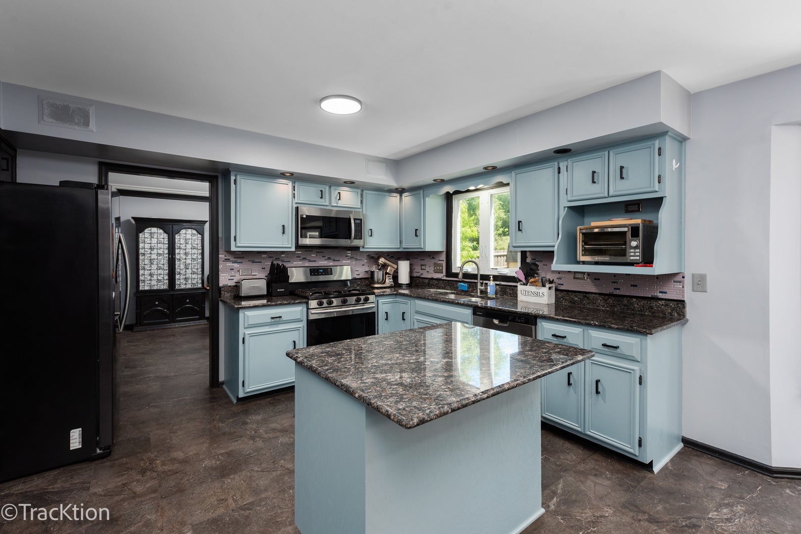360 Lakeview Drive