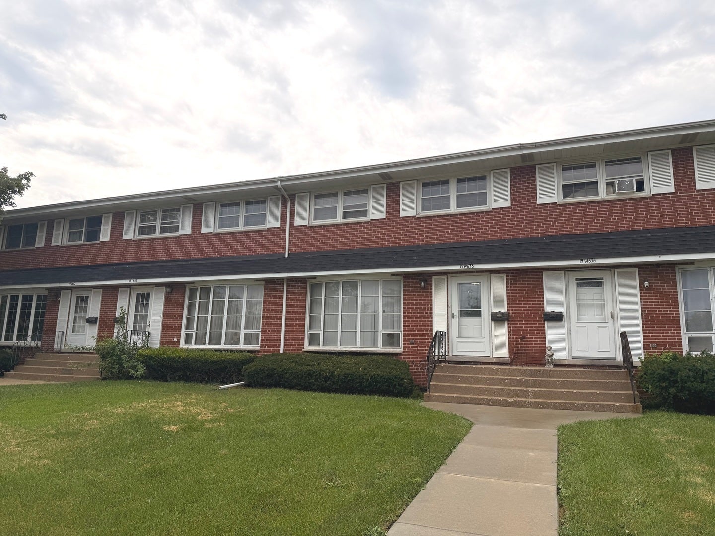 15W638 Virginia Lane