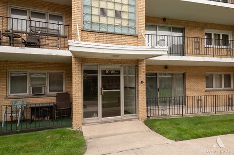 Tiny photo for 10316 S Pulaski Road #303, Oak Lawn, IL 60453 (MLS # 12702065)