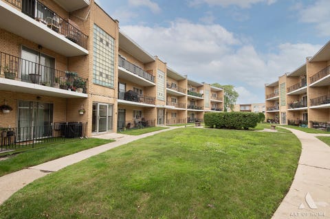 Tiny photo for 10316 S Pulaski Road #303, Oak Lawn, IL 60453 (MLS # 12702065)
