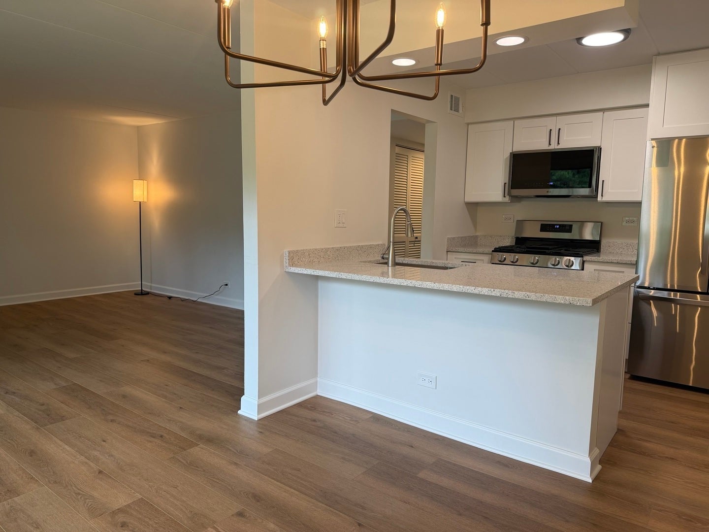 140 E Fountainview Lane 2B