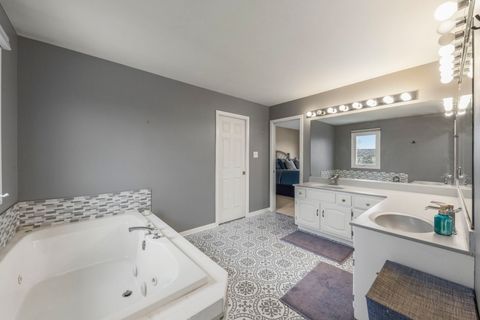 Tiny photo for 12541 Rosewood Drive, Homer Glen, IL 60491 (MLS # 12618742)