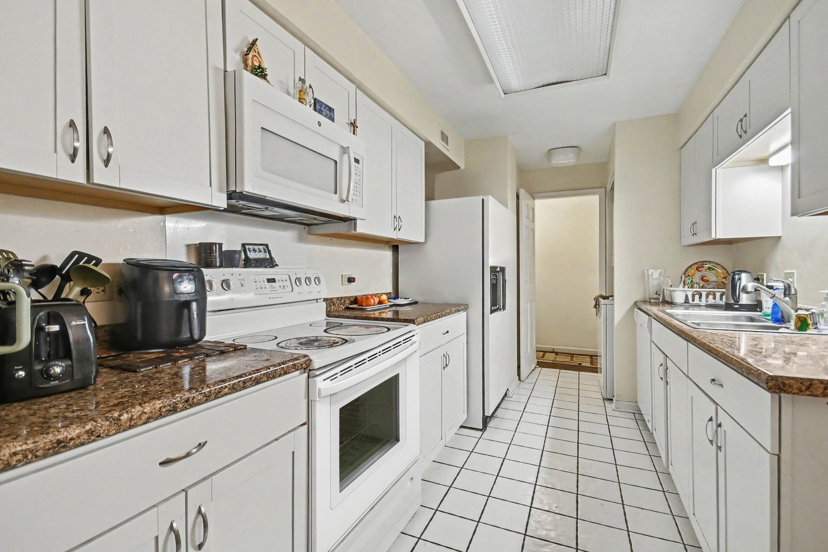 1671 MISSION HILLS Road 104
