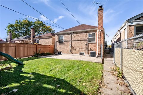 Tiny photo for 6707 N Whipple Street, Chicago, IL 60645 (MLS # 12504198)