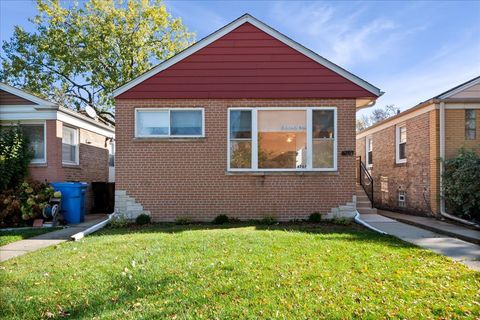 Tiny photo for 6707 N Whipple Street, Chicago, IL 60645 (MLS # 12504198)