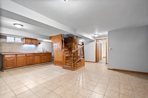 Tiny photo for 6707 N Whipple Street, Chicago, IL 60645 (MLS # 12504198)