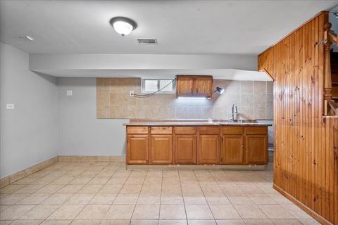 Tiny photo for 6707 N Whipple Street, Chicago, IL 60645 (MLS # 12504198)