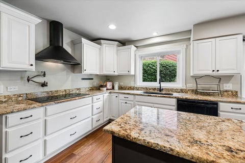 Tiny photo for 1040 N Charles Street, Naperville, IL 60563 (MLS # 12672987)