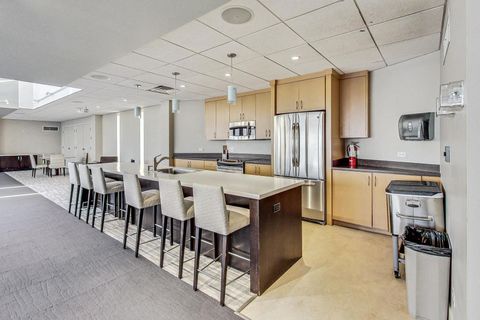 Tiny photo for 6007 N Sheridan Road #16F, Chicago, IL 60660 (MLS # 12587363)
