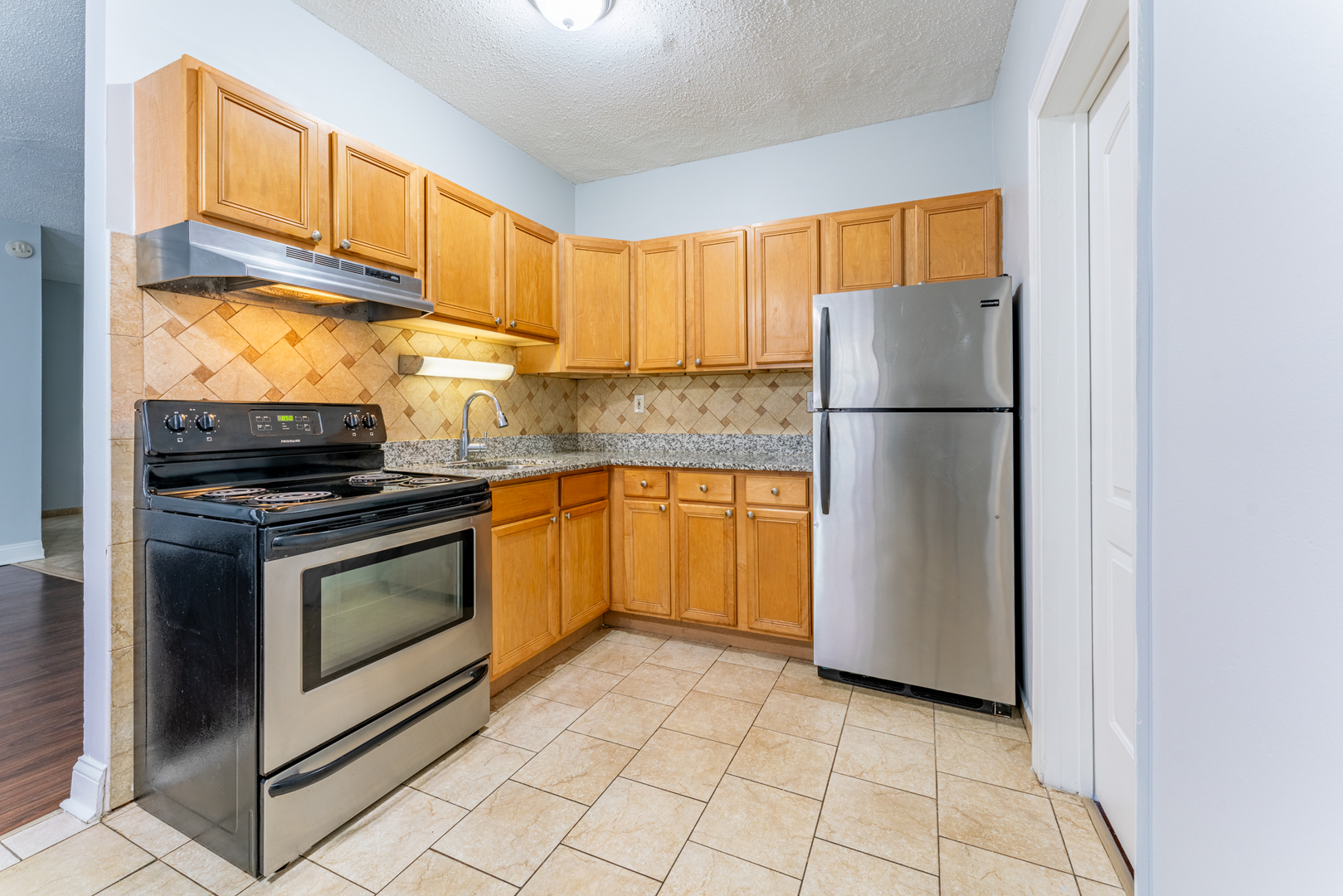 4520 N Clarendon Avenue 504