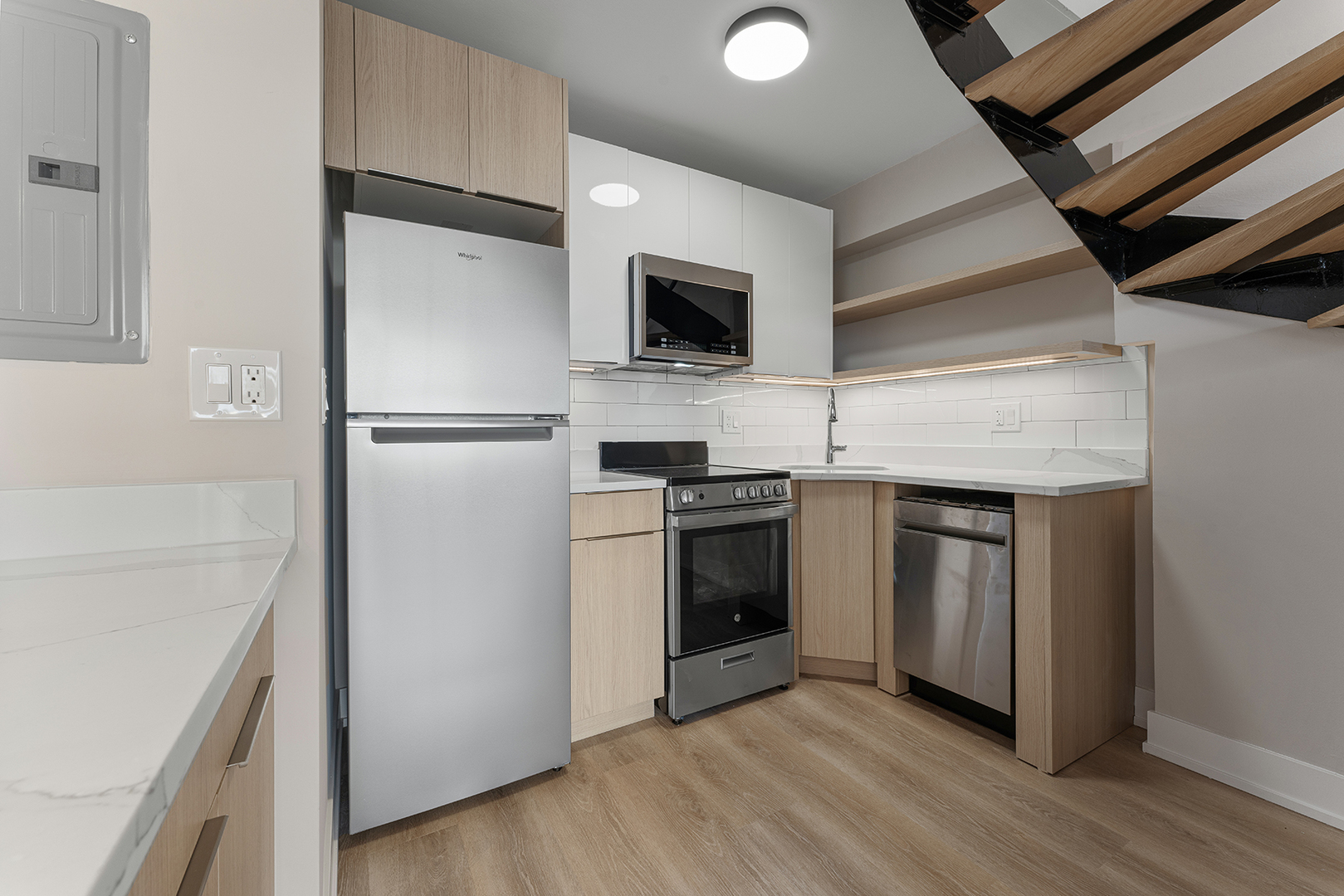 6166 N Sheridan Road 16A