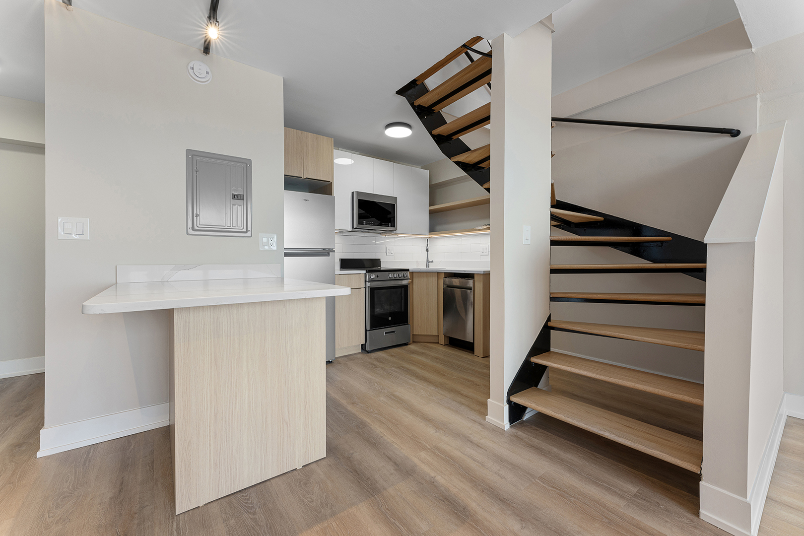 6166 N Sheridan Road 16A