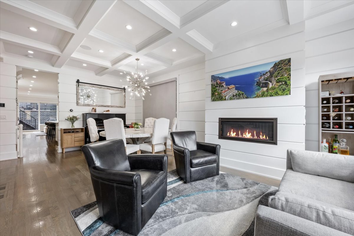 2122 W Mclean Street