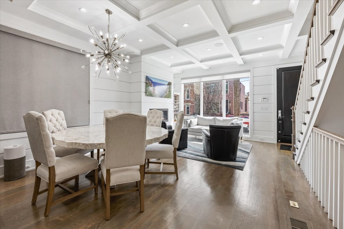 2122 W Mclean Street