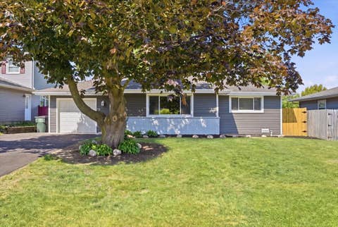 Photo of 412 S Thornwood Drive, Lindenhurst, IL 60046 (MLS # 12713040)