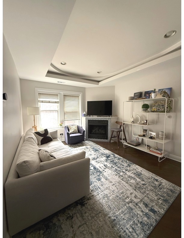 526 W CORNELIA Avenue 1