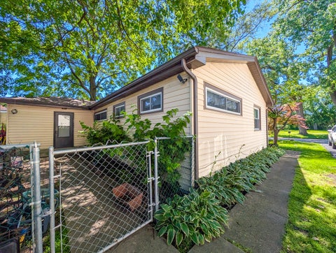 Tiny photo for 291 3rd Street, Wheeling, IL 60090 (MLS # 12684900)