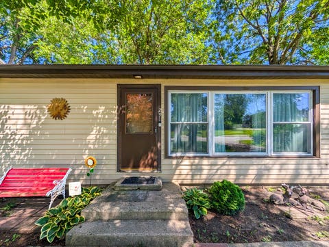 Tiny photo for 291 3rd Street, Wheeling, IL 60090 (MLS # 12684900)