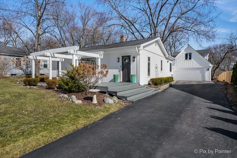 Photo of 917 S Grove Avenue, Barrington, IL 60010 (MLS # 12596355)