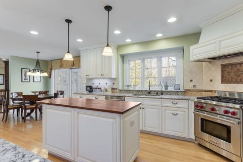 Tiny photo for 4 Ashford Court, South Barrington, IL 60010 (MLS # 12588647)