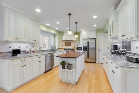 Tiny photo for 4 Ashford Court, South Barrington, IL 60010 (MLS # 12588647)