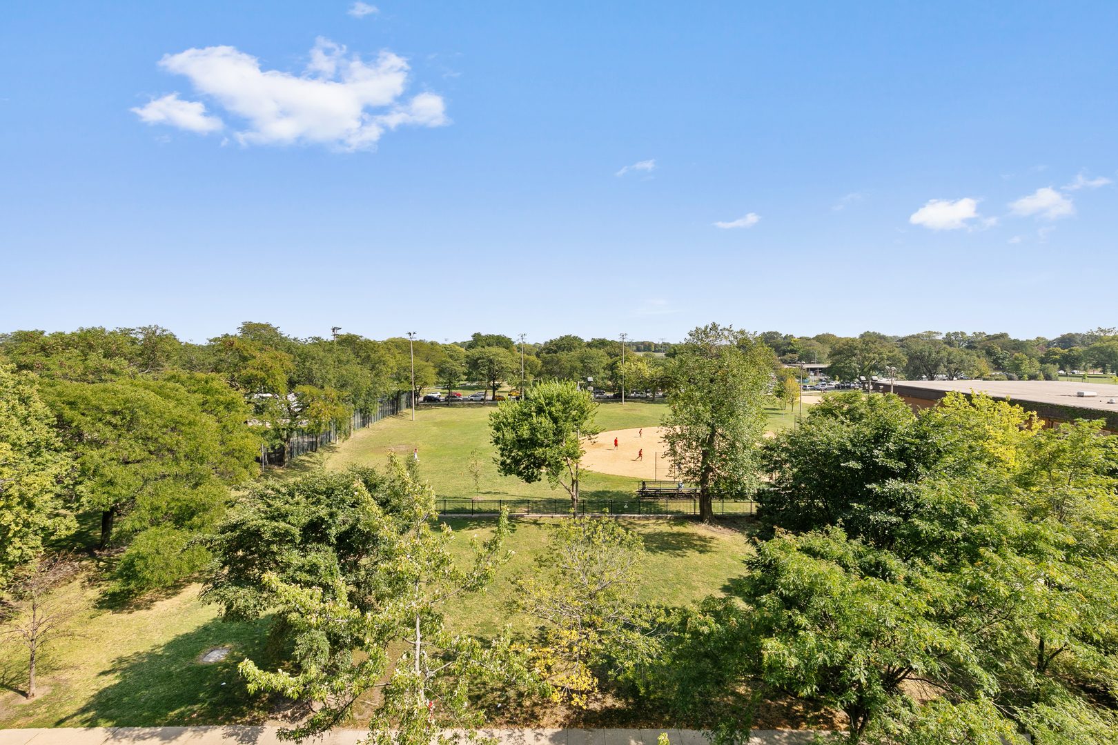 4520 N CLARENDON Avenue 502