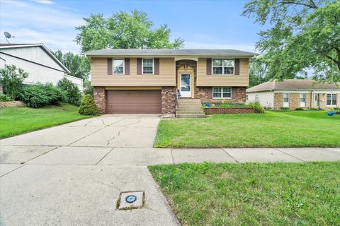 Photo of 804 Bussey Court, Streamwood, IL 60107 (MLS # 12433122)