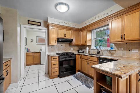 Tiny photo for 3805 W Jarlath Street, Lincolnwood, IL 60712 (MLS # 12727536)