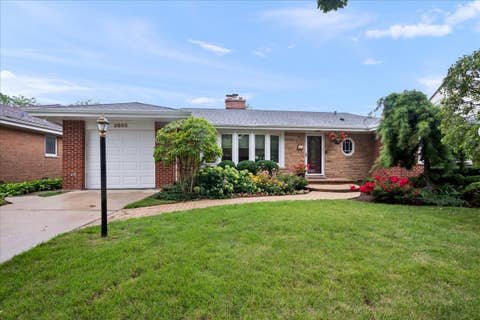 Photo of 3805 W Jarlath Street, Lincolnwood, IL 60712 (MLS # 12727536)