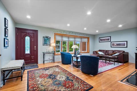 Tiny photo for 3805 W Jarlath Street, Lincolnwood, IL 60712 (MLS # 12727536)