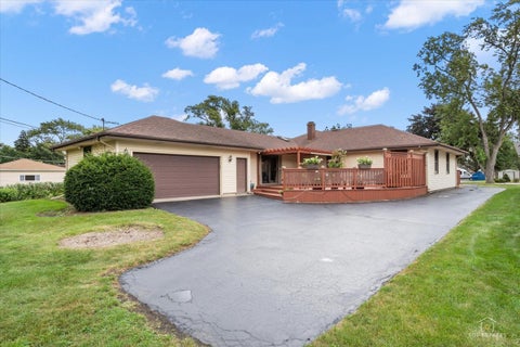 Tiny photo for 1420 E Green Lane, Mount Prospect, IL 60056 (MLS # 12756295)