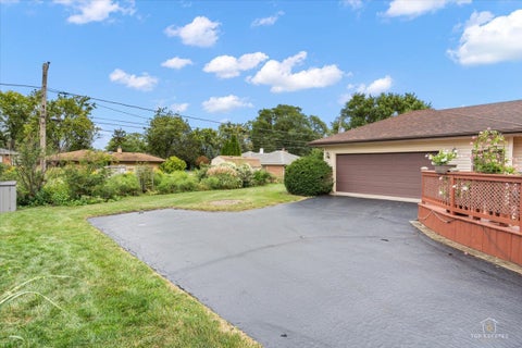 Tiny photo for 1420 E Green Lane, Mount Prospect, IL 60056 (MLS # 12756295)
