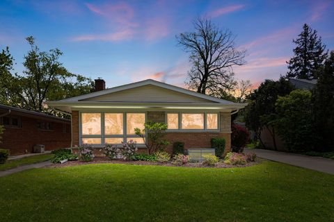 Photo of 1803 S Crescent Avenue, Park Ridge, IL 60068 (MLS # 12636139)