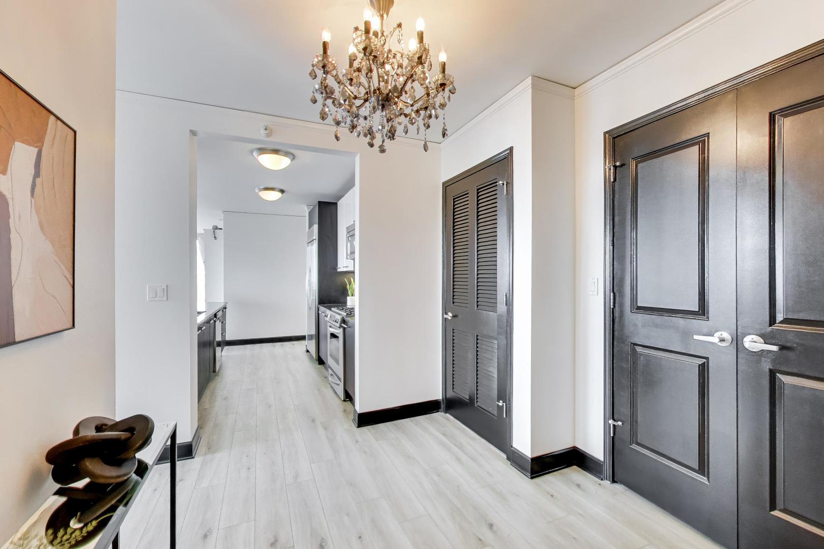 225 N Columbus Drive 7702